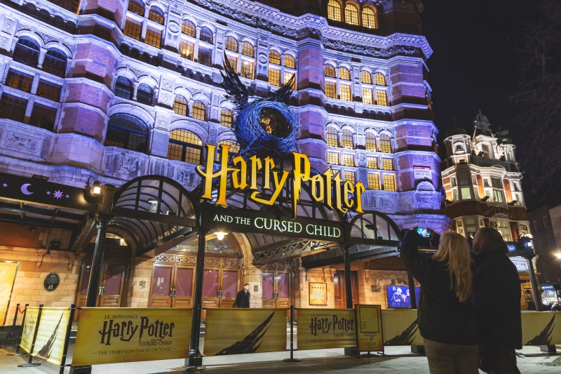 How Does the West End Compare to Broadway? A Comprehensive Guide to London Theatre Image