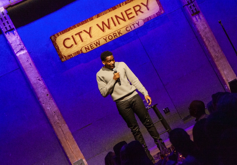 Review: Seth Meyers Is Comedy In A Bag Doing Comedy In A Winery In SETH MEYERS AT CITY WINERY Image