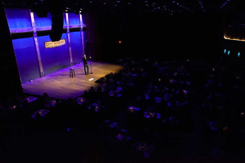 Review: Seth Meyers Is Comedy In A Bag Doing Comedy In A Winery In SETH MEYERS AT CITY WINERY Image