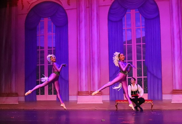 Photos: First Look at Redondo Ballet's SNOW QUEEN Image