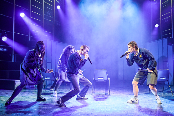 Photos: First Look at the UK Tour of UNEXPECTED TWIST Image