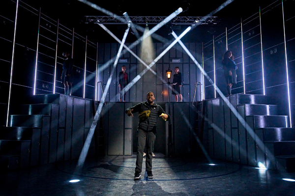 Photos: First Look at the UK Tour of UNEXPECTED TWIST Image
