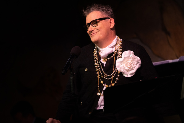 Review: Isaac Mizrahi Confidently Conquers Café Carlyle Once More In THE MARVELOUS MR. MIZRAHI 