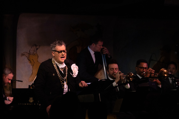 Review: Isaac Mizrahi Confidently Conquers Café Carlyle Once More In THE MARVELOUS MR. MIZRAHI 