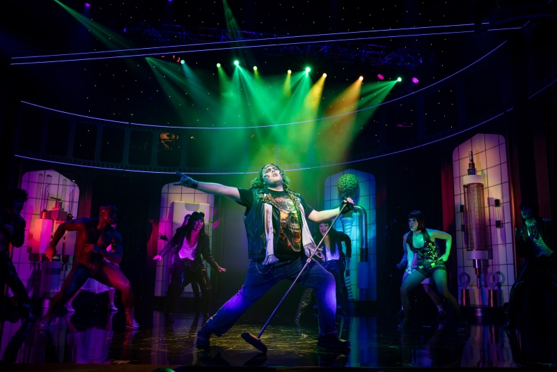 Theater review: Lyric Theatre gives B-movie spoof 'Rocky Horror Show' a  Grade A production