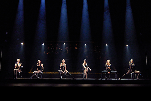 Review: CHICAGO at Straz Center Image