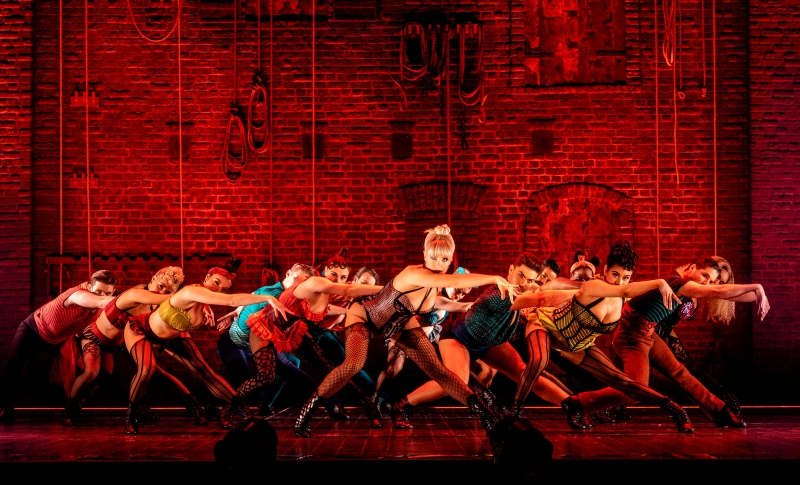 Review: MOULIN ROUGE! THE MUSICAL at Crown Theatre 