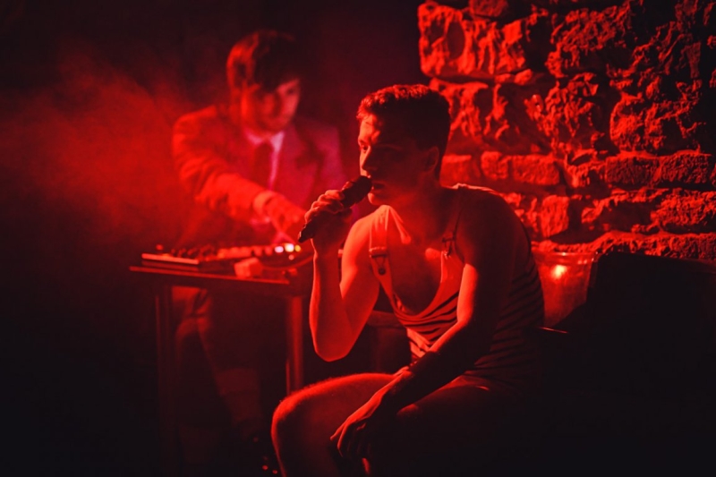 Review: DĚJINY NÁSILÍ odkrývány ve Švandově divadle Image