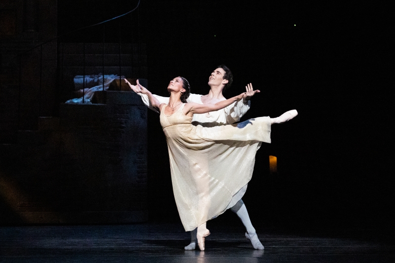 Review: ROMEO AND JULIET STUNS AUDIENCES WITH ITS CLASSIC STORY AND BEAUTIFUL DESIGN at Houston Ballet Image