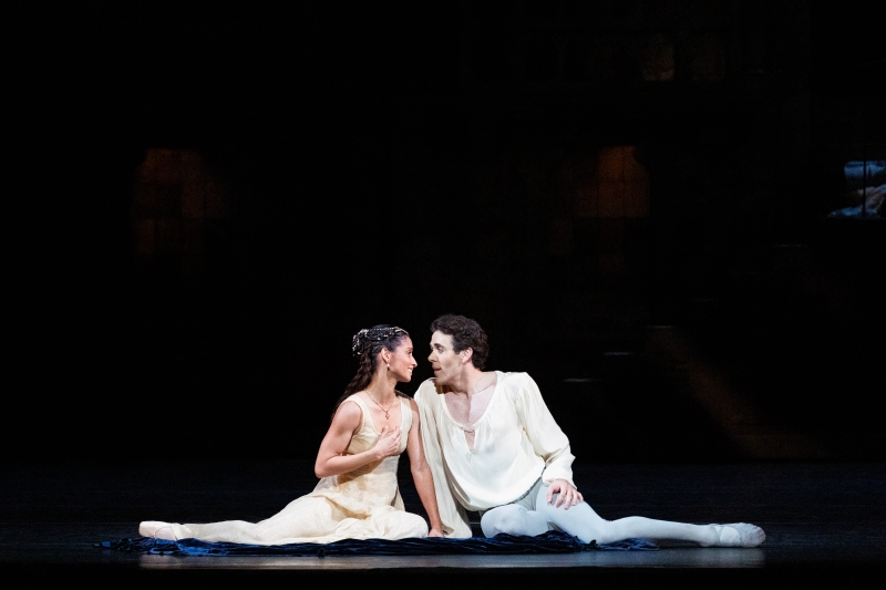 Review: ROMEO AND JULIET STUNS AUDIENCES WITH ITS CLASSIC STORY AND BEAUTIFUL DESIGN at Houston Ballet Image