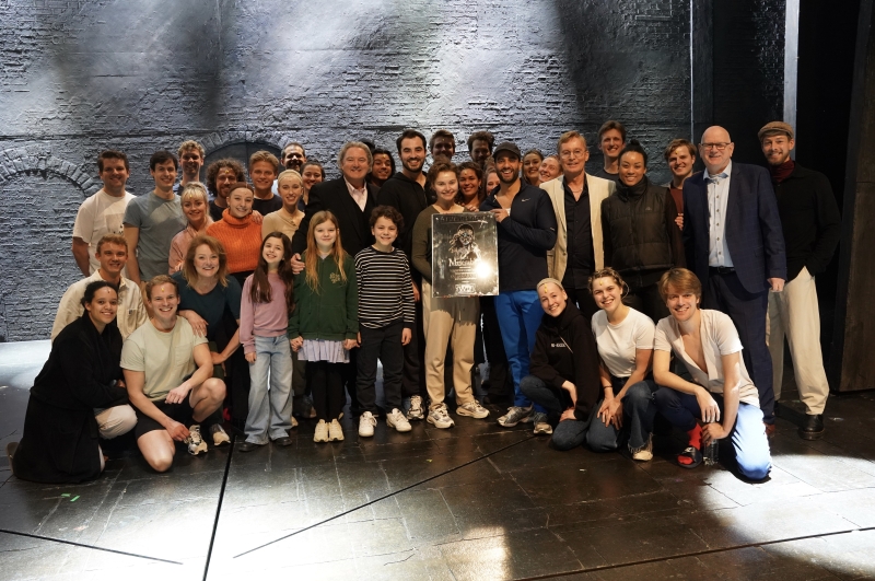 Feature: PRODUCENTEN HANS CORNELISSEN EN RUUD DE GRAAF VERRASSEN CAST LES MISERABLES MET DIAMANTEN TICKET AWA at Koninklijk Theater Carré In Amsterdam  Image