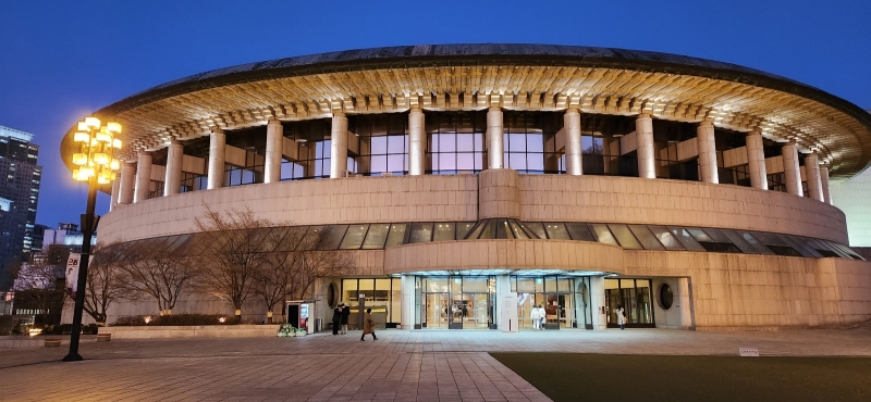 Student Blog: Experiencing the Musicals in Two Different Countries Image