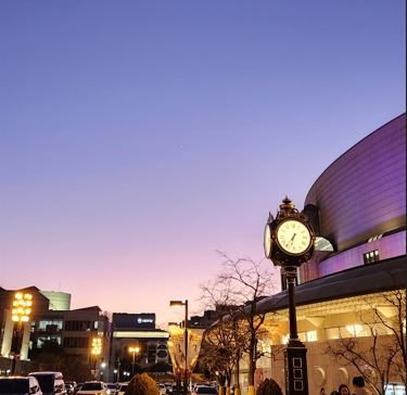 Student Blog: Experiencing the Musicals in Two Different Countries Image