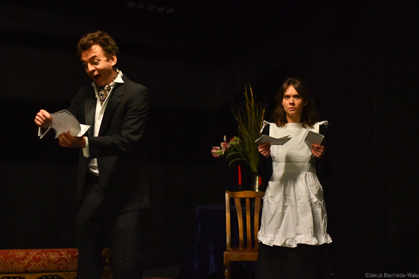 Photos: First Look At The World Premiere Of AN ABSOLUTE FARCE OF A MURDER MYSTERY Image