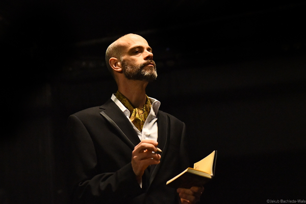 Photos: First Look At The World Premiere Of AN ABSOLUTE FARCE OF A MURDER MYSTERY Image
