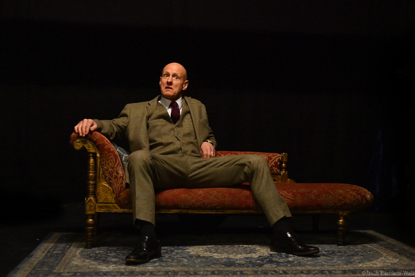 Photos: First Look At The World Premiere Of AN ABSOLUTE FARCE OF A MURDER MYSTERY Image