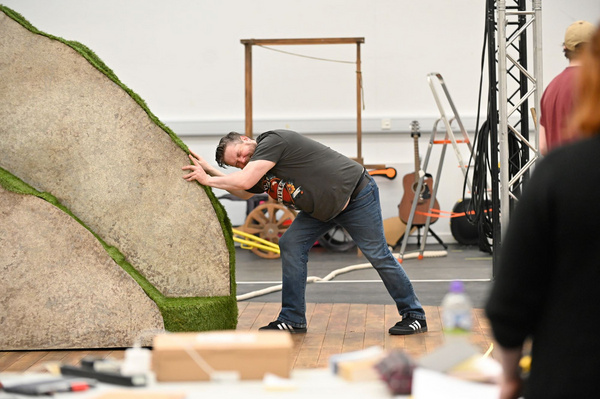 Photos: First Look At National Theatre Of Scotland's KIDNAPPED In Rehearsals Image