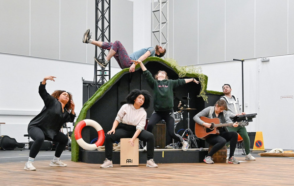 Photos: First Look At National Theatre Of Scotland's KIDNAPPED In Rehearsals Image