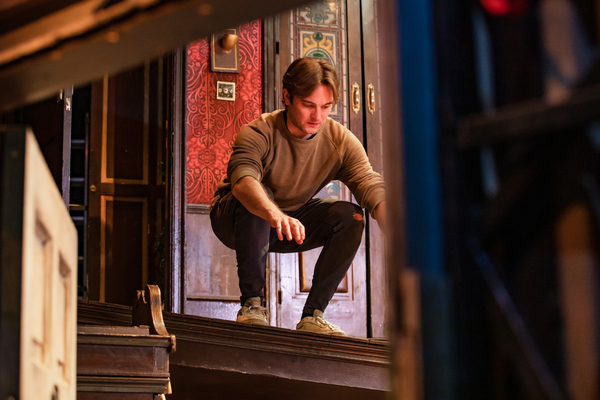 Photos: First Look at the New Cast of THE PLAY THAT GOES WRONG in Rehearsal Image