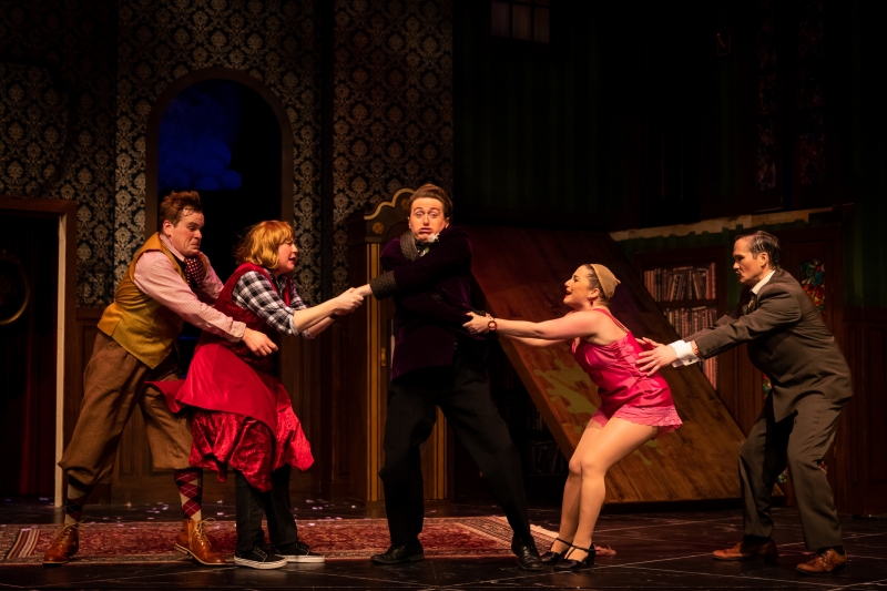 Review: THE PLAY THAT GOES WRONG at Theatre Memphis Image
