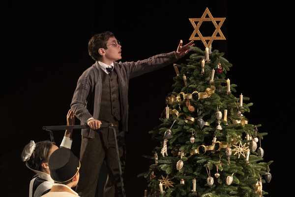 Photos: See Joshua Malina, Brandon Uranowitz & More in New LEOPOLDSTADT Images Image