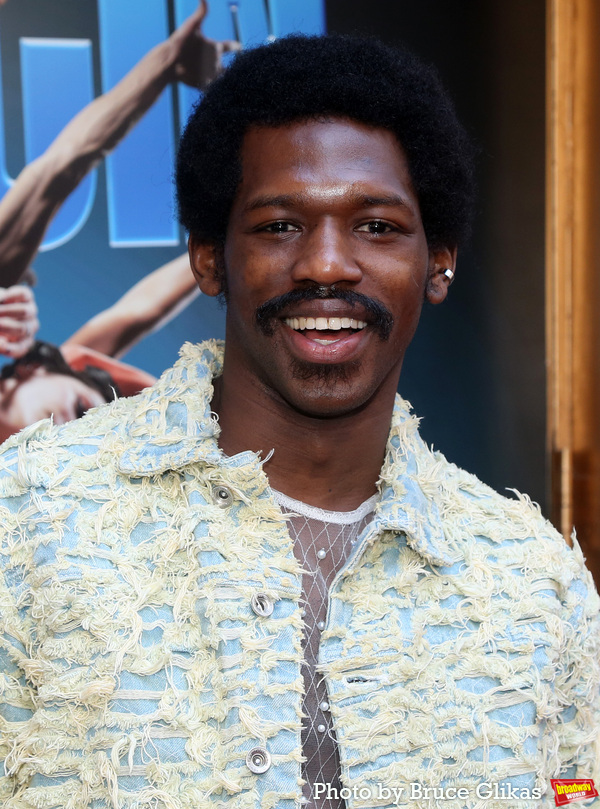 Photos: DANCIN' Company Walks the Red Carpet on Opening Night Image