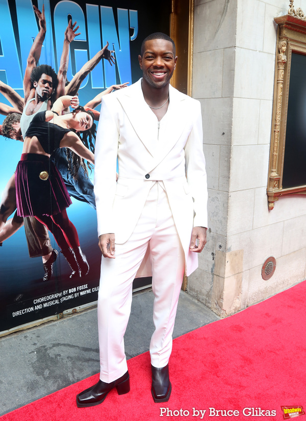 Photos: DANCIN' Company Walks the Red Carpet on Opening Night Image