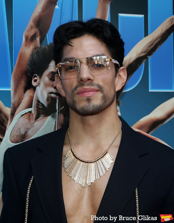 Photos: DANCIN' Company Walks the Red Carpet on Opening Night Image