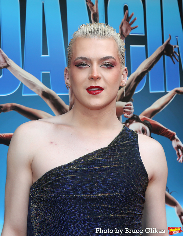 Photos: DANCIN' Company Walks the Red Carpet on Opening Night Image