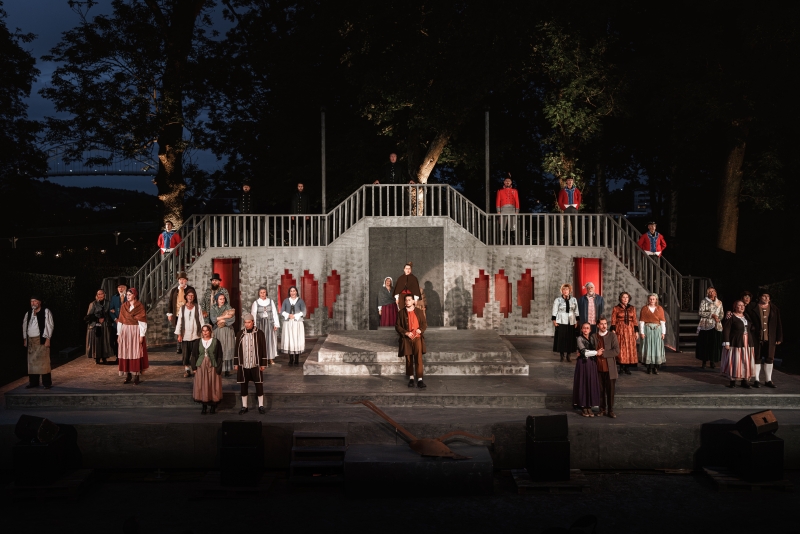Review: DET BRENNER EN ILD at Gamle Fredrikstad, Artilleriplassen Image