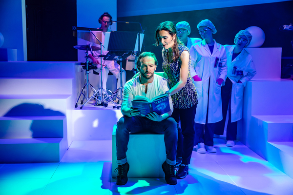 Photos: First Look at KILLING THE CAT at Riverside Studios Image