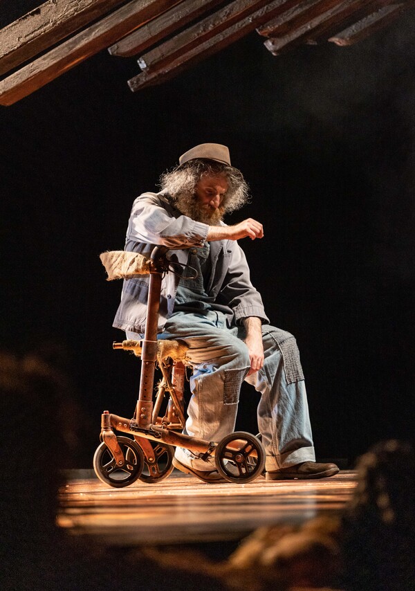 Photos: First Look at OF MICE AND MEN at Birmingham Rep Image