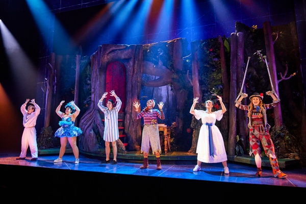 Photos: First Look at PETER PAN GOES WRONG on Broadway Image