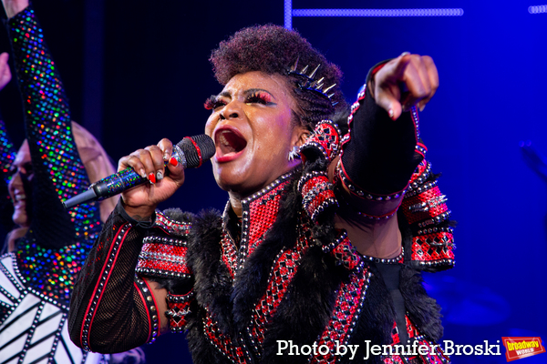 Photos: SIX Celebrates 600 Performances on Broadway Image