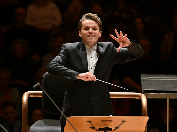 Photos: First Look at BBC Symphony Orchestra and Ian McEwan at Barbican Hall 