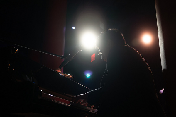 Photos: Go Inside Quintin Harris Quintet at Chelsea Table+Stage Image