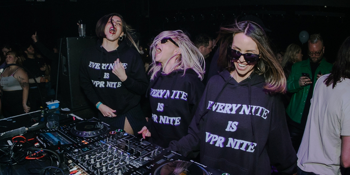 Photos: Ariana Madix, Katie Maloney and Scheana Shay of VANDERPUMP RULES Do A Surprise DJ Set at Emo Nite LA Photo