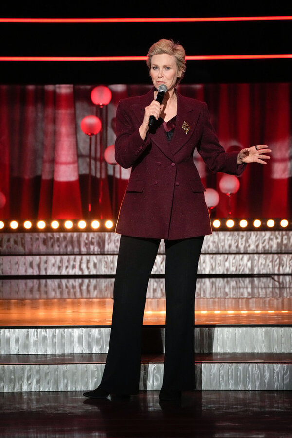 Photos: Inside Carol Burnett's NBC Special With Julie Andrews, Bernadette Peters & More Image