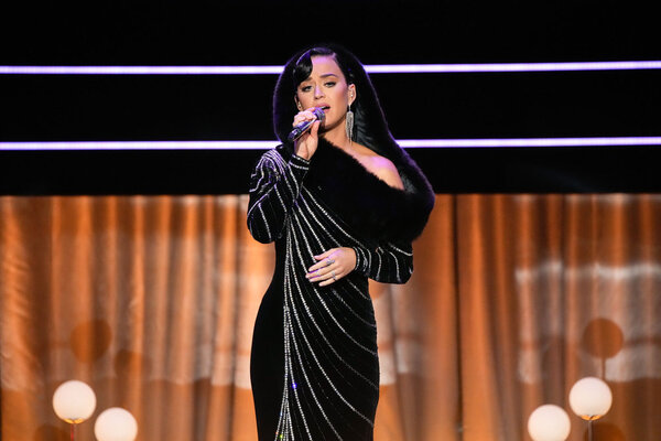 Photos: Inside Carol Burnett's NBC Special With Julie Andrews, Bernadette Peters & More Image