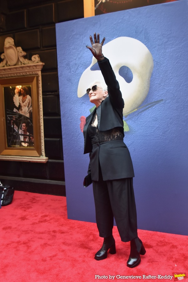 Photos: The Stars Arrive at Closing Night of THE PHANTOM OF THE OPERA Image