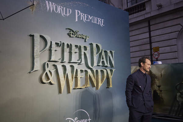 Jude Law attend the World Premiere of  Photo