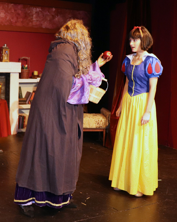 Photos: First Look at SNOW WHITE AND THE SEVEN DWARFS at Sutter Street Theatre 