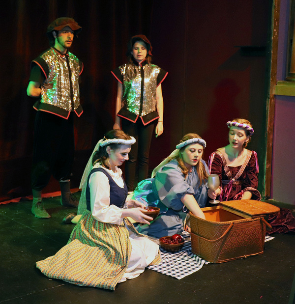 Photos: First Look at SNOW WHITE AND THE SEVEN DWARFS at Sutter Street Theatre Image