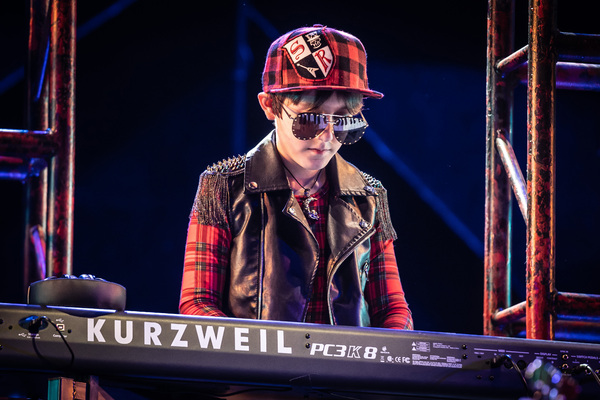 Photos: First Look at SCHOOL OF ROCK at Paramount Theatre Image