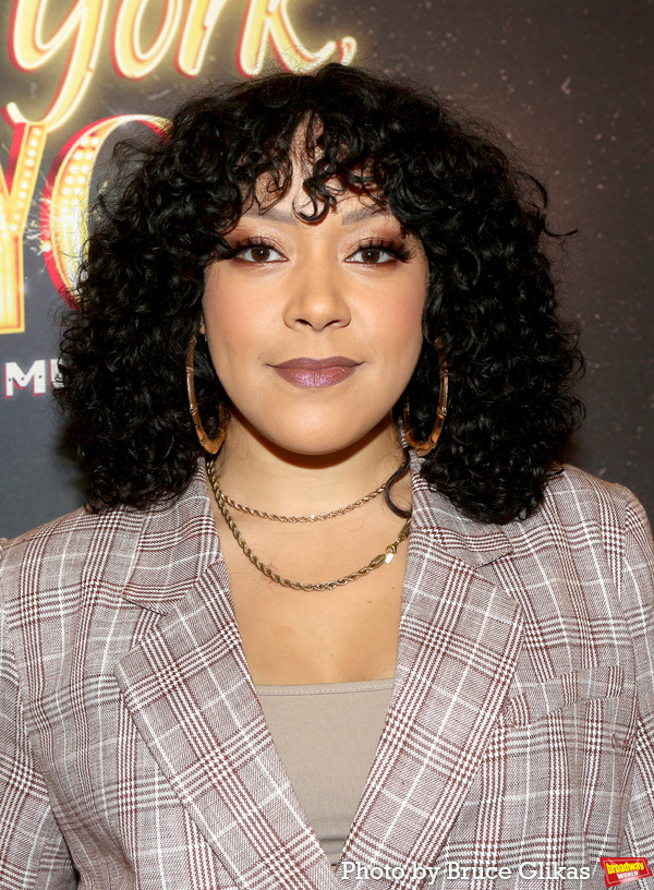 Photos: Stars Arrive on the Red Carpet at NEW YORK, NEW YORK! Opening Night! Image