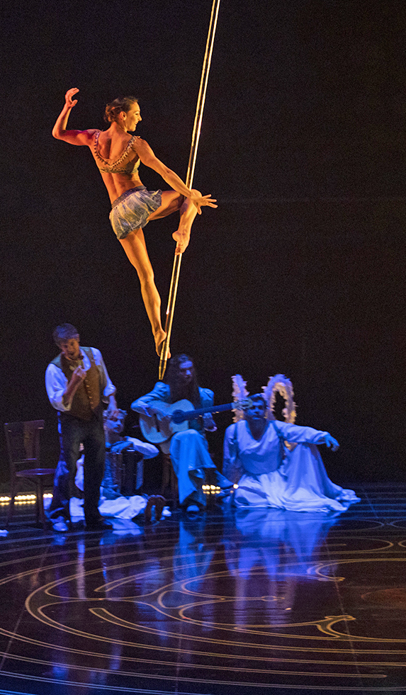 Previews: CIRQUE DU SOLEIL CORTEO at T-Mobile Center Image