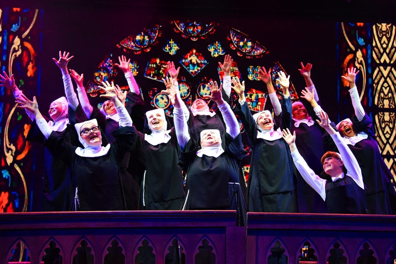 Review: SISTER ACT at Broadway Palm Dinner Theatre Image