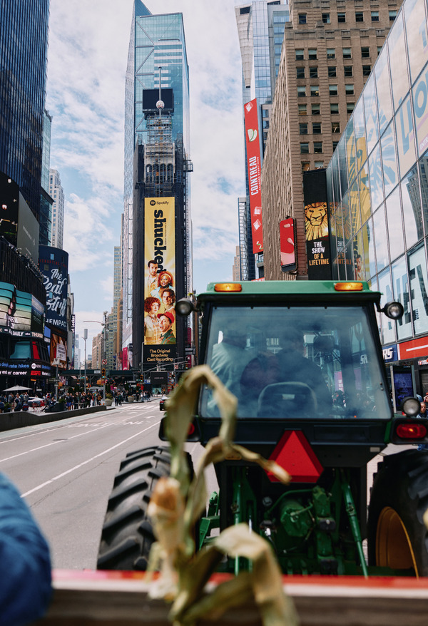 Photos/Video: SHUCKED Takes A Times Square Hayride To Celebrate Its Cast Album Image