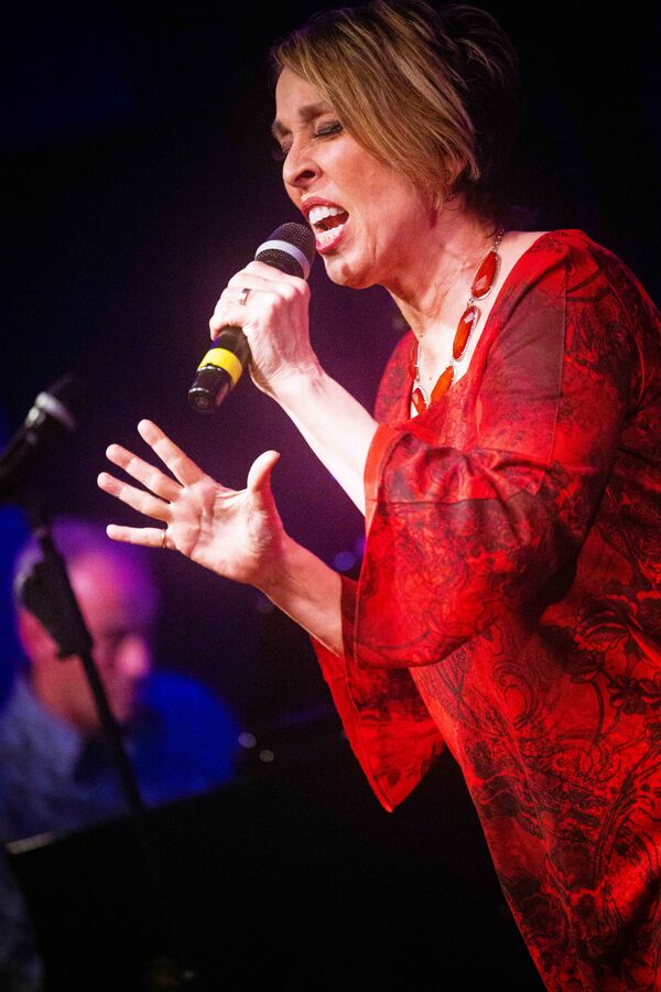Photos: Matt Baker Lenses The Latest LINEUP WITH SUSIE MOSHER At Birdland Theater Image