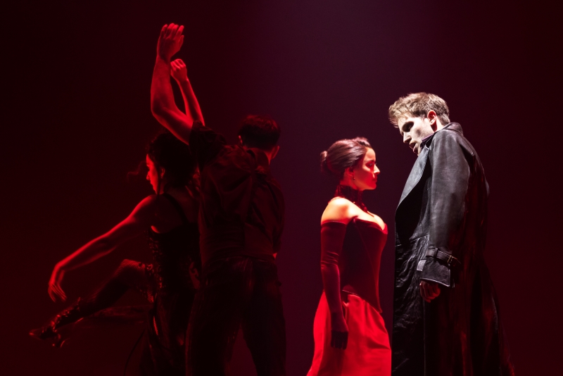 Review: MOULIN ROUGE! Is a Thrilling Spectacle Image